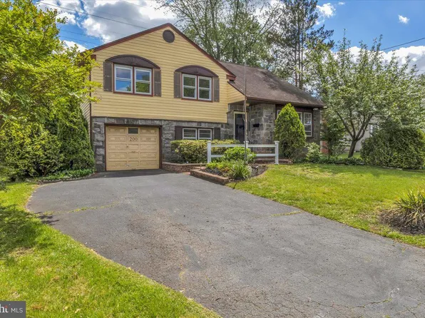 200 Boxwood Ln, Cinnaminson, NJ 08077