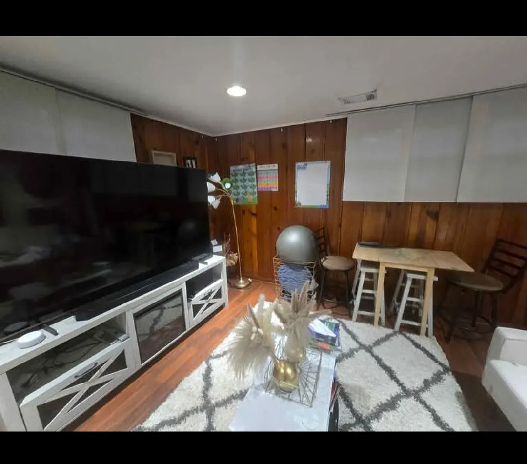 Studio, $1,000 — Photo 1