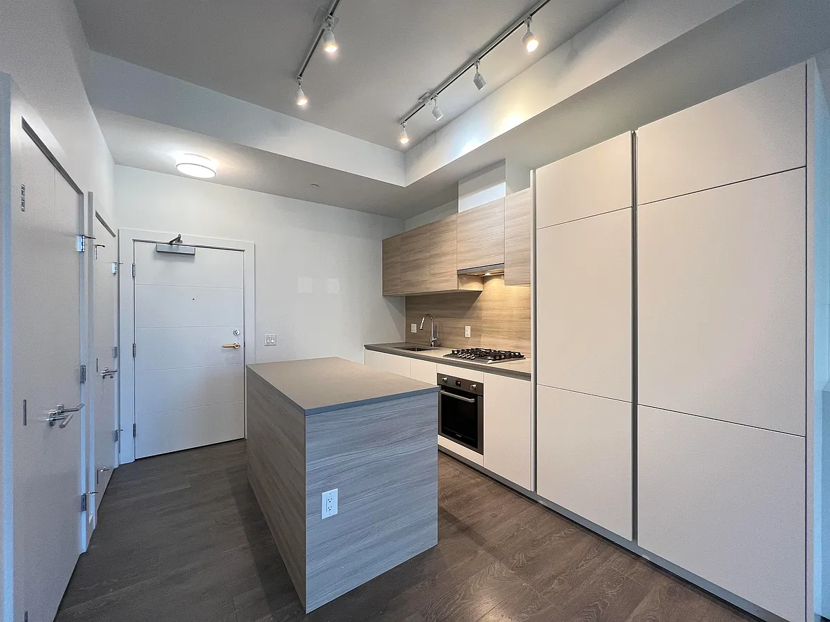 Photo 2 of 12 - 652 Whiting Way #2807 - Coquitlam, BC Building Photo - 652 Whiting Way #2807