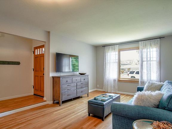 5th image of 412 Woodland Way