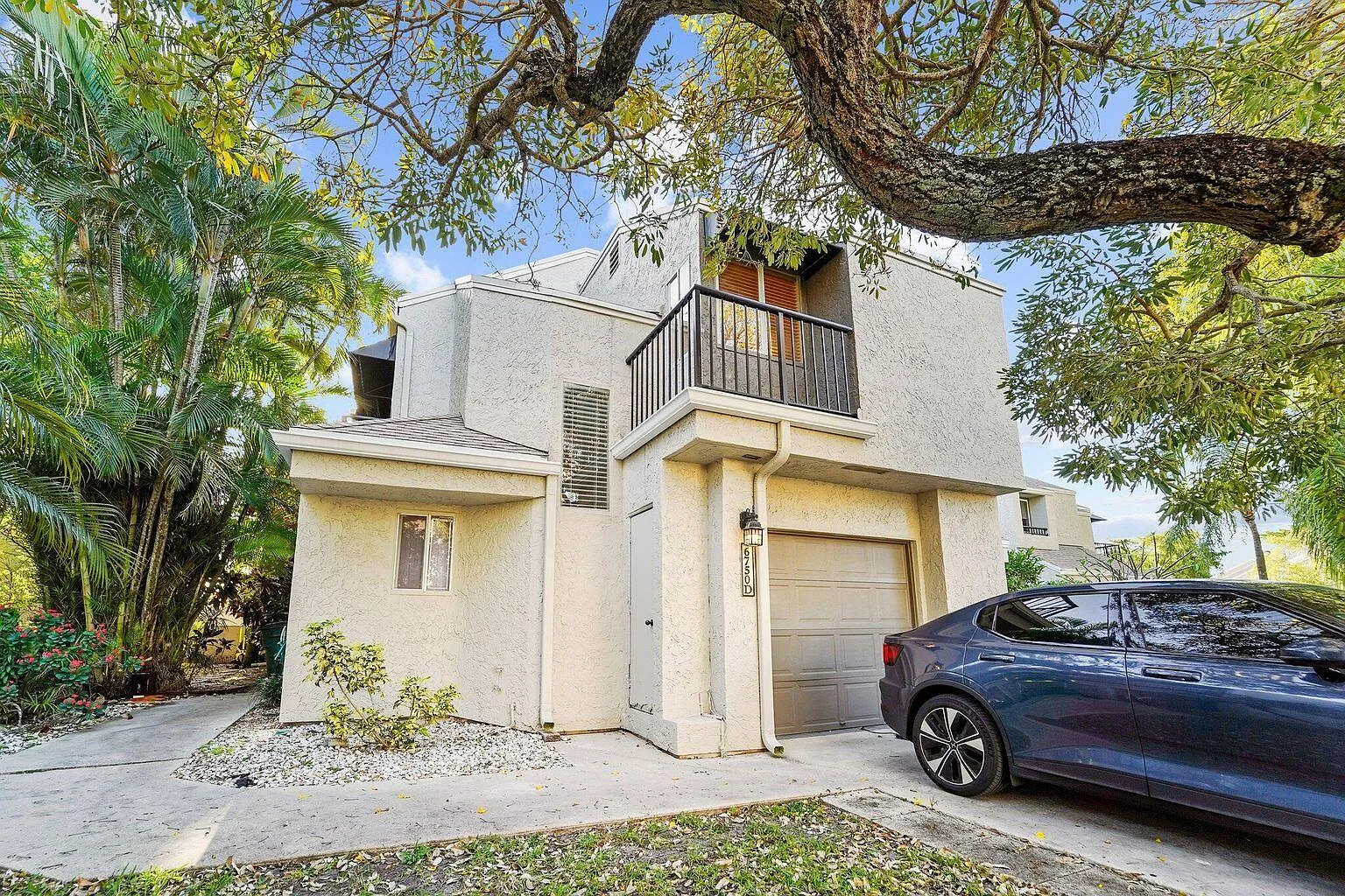 3 bed, 2.5 bath, 2036 sqft, $3,950 — Photo 1