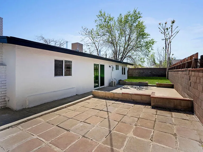 44715 Gingham Ave — Photo 18