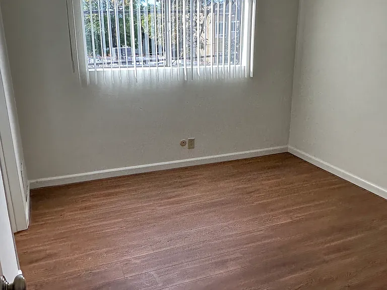 1009 N Hayworth Ave #16 — Photo 18
