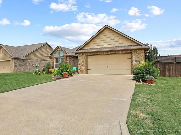 3rd image of 3424 Heritage Dr