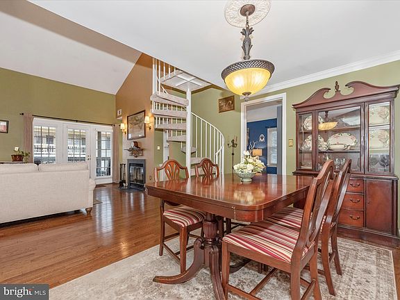 3rd image of 20509 Shadyside Way #11-1
