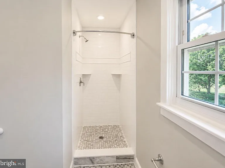 256 W Beidler Rd — Photo 20
