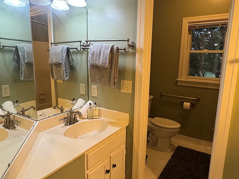 416 Towne Lake Pl — Photo 32