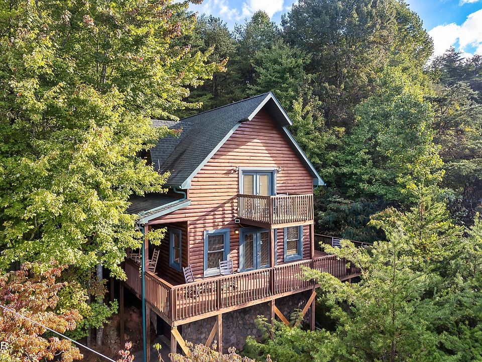 1st image of 1204 Honeysuckle Ln