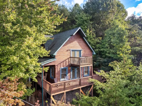 1204 Honeysuckle Ln, Sevierville, TN 37876