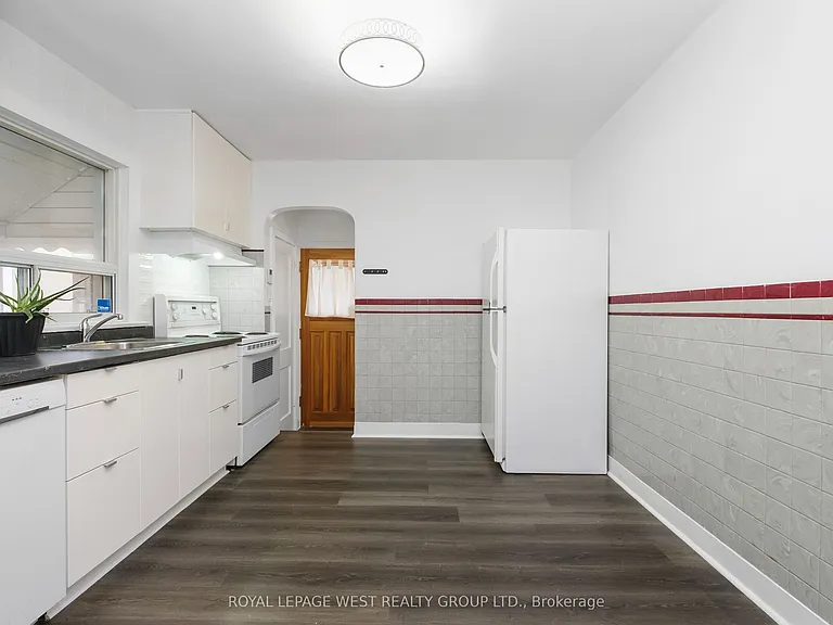 24 Barker Ave — Photo 13