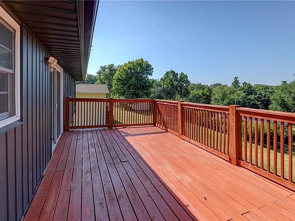 5th image of 7038 Parkview Ave