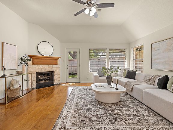 3rd image of 4011 Sable Oaks Dr