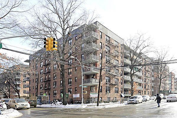 1st image of 41-12 Parsons Blvd #611