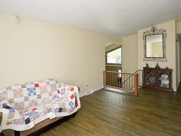 4th image of 391 Birch Dr