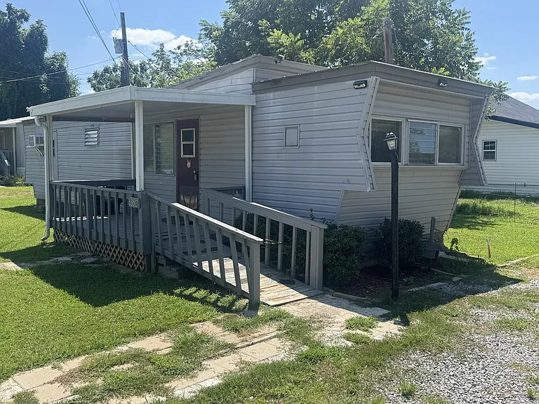 835 Bridge Ave #C — Photo 1
