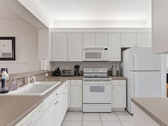 5th image of 7765 Yardley Dr APT 313