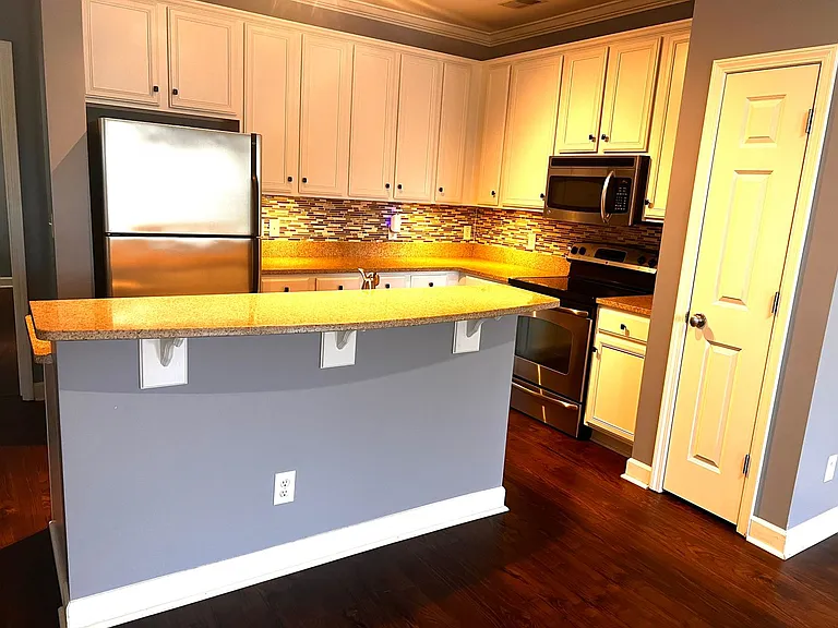 3512 Alexandria Ave — Photo 5