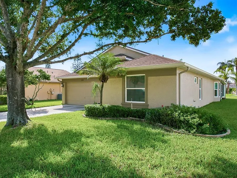 349 Fountainview Cir — Photo 3