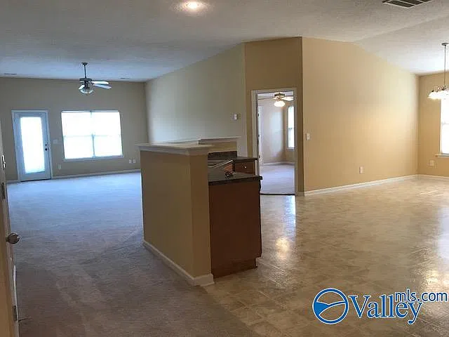 4 bed, 2.0 bath, 2414 sqft, $1,795 — Photo 3