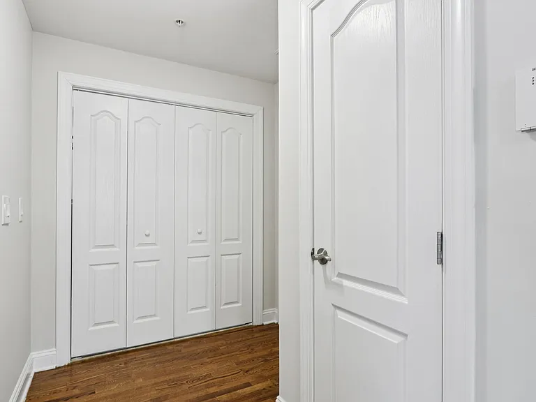 Summit Ridge Luxury Apartments — Photo 40