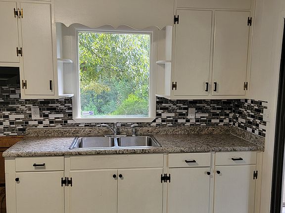 2nd image of 3933 Midway Rd #4D