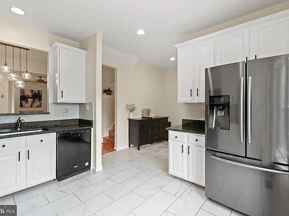 3rd image of 21950 Sugarland Oaks Sq
