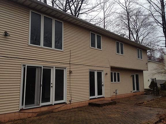 3rd image of 5782 Heritage Ave