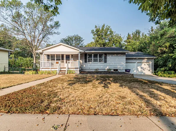 727 Canfield Dr, Manhattan, KS 66502