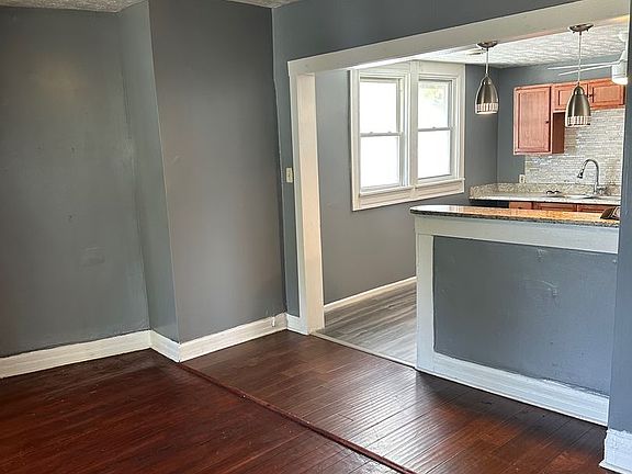 3rd image of 1523 Clark Ave