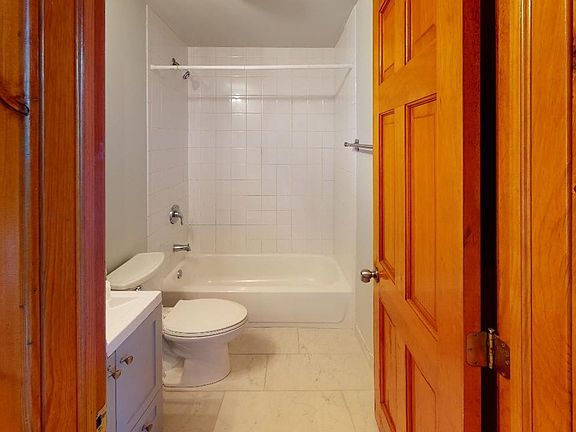 3rd image of 1521 N Bosworth Ave #3R