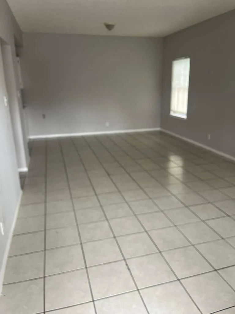 Building Photo - 7620 Windsor Oaks