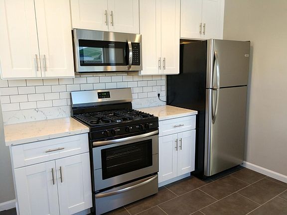3rd image of 2337 Seaside St