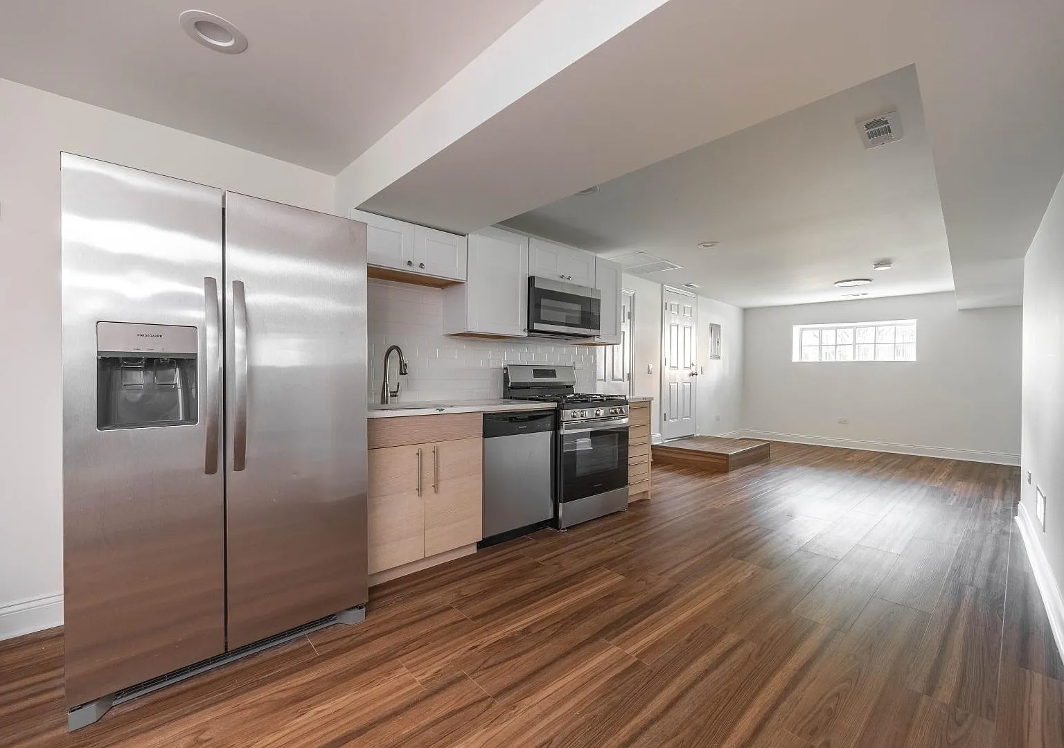 3107 North Harding Avenue #1W — Photo 2