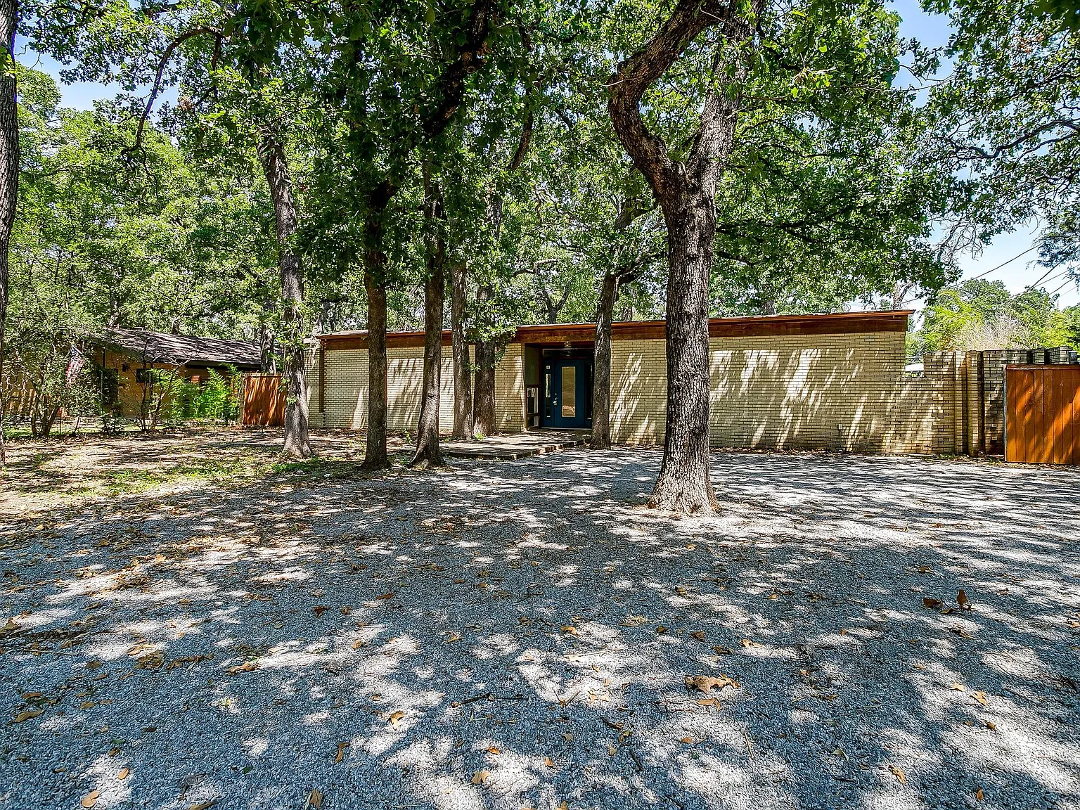 3 bed, 1829 sqft, $2,285 — Photo 1