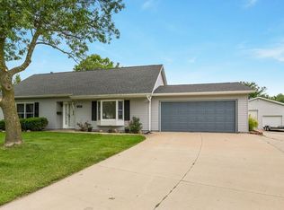 3600 35th Street Ct, Marion, IA 52302