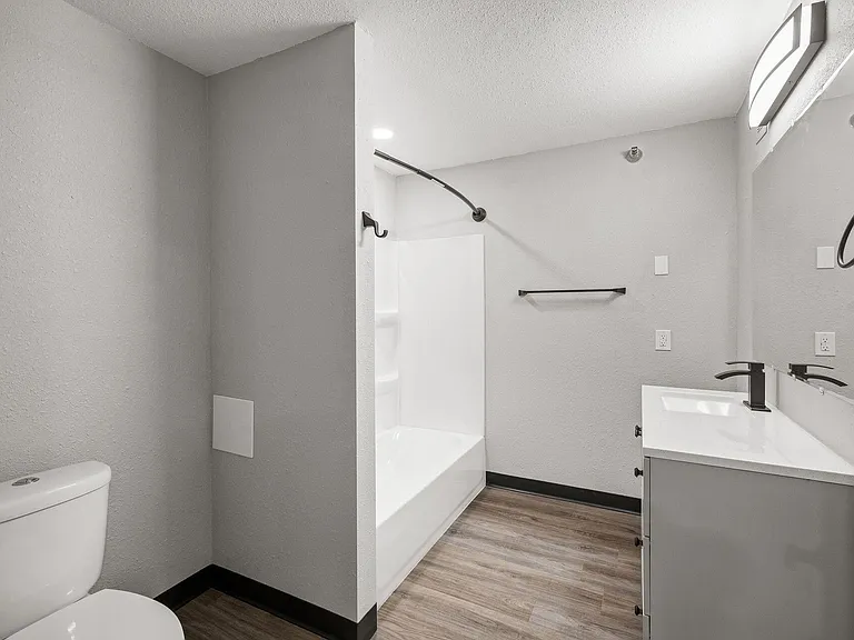 Creekside Commons Apartments — Photo 21