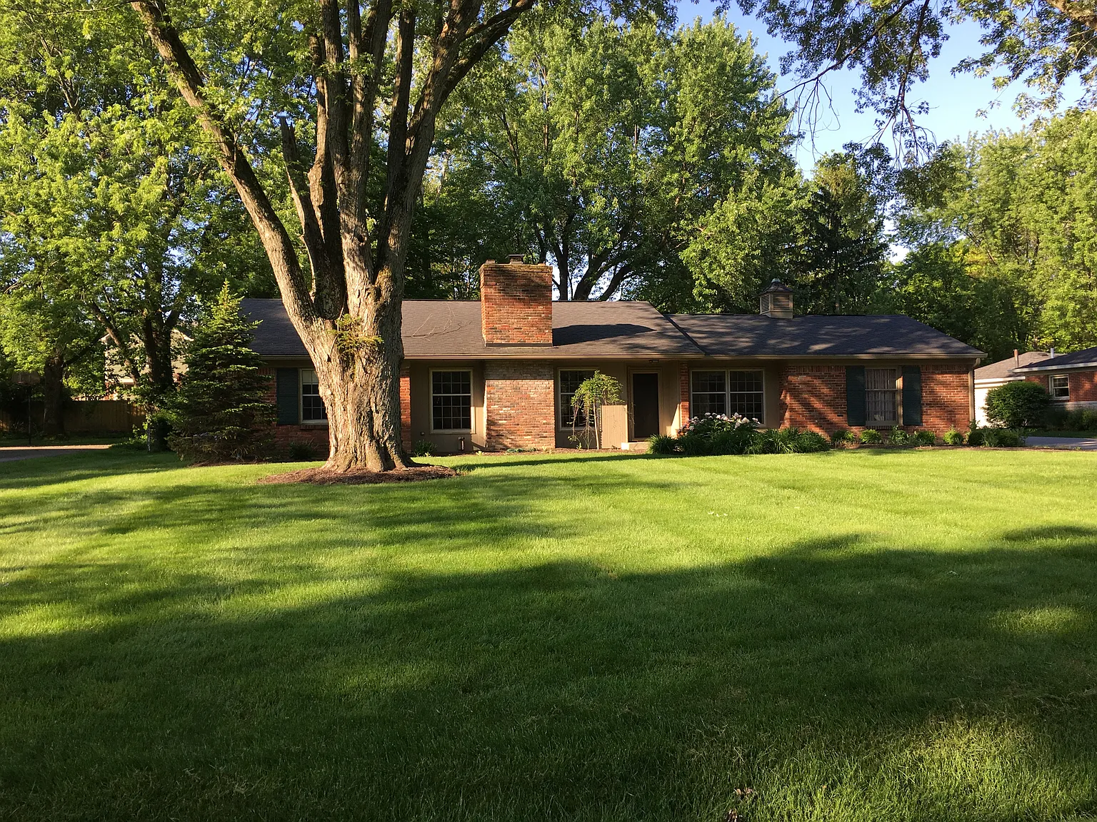 925 Forest Boulevard North Dr photo 1