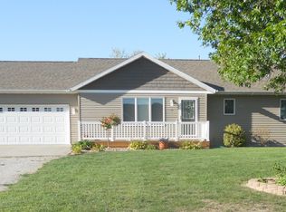 120 Delft Dr, Pella, IA 50219