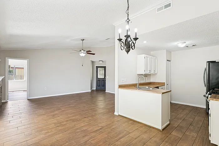 3 bed, 2.0 bath, 1173 sqft, $1,450 — Photo 4