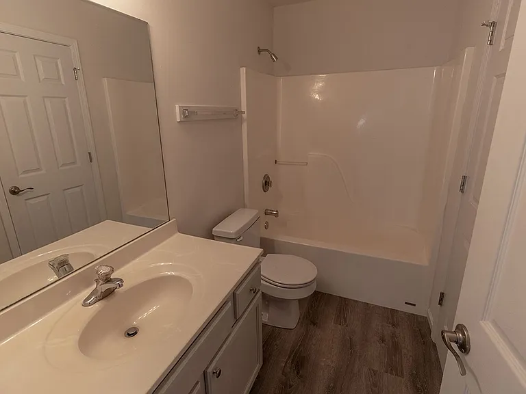 3310 E Saint Charles Rd — Photo 14