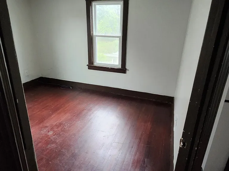 133 W Oilwell St — Photo 4