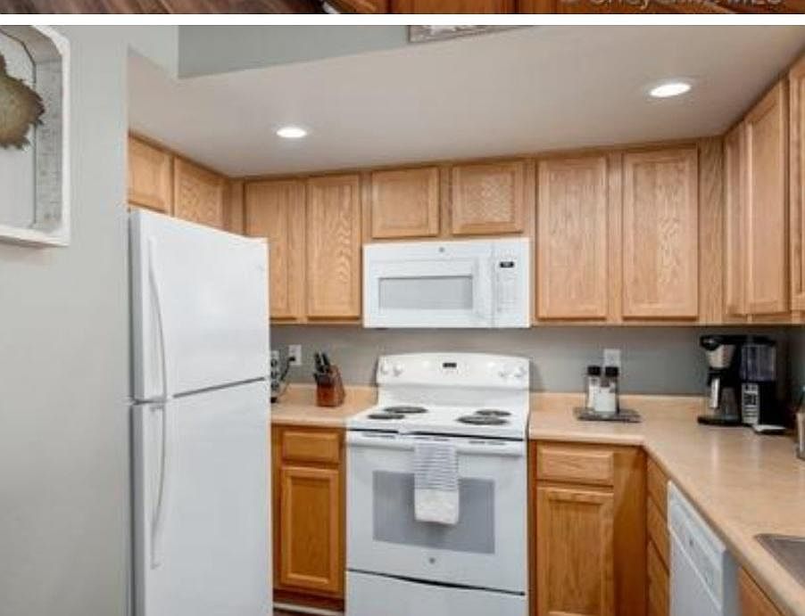 2nd image of 534 W 2nd St