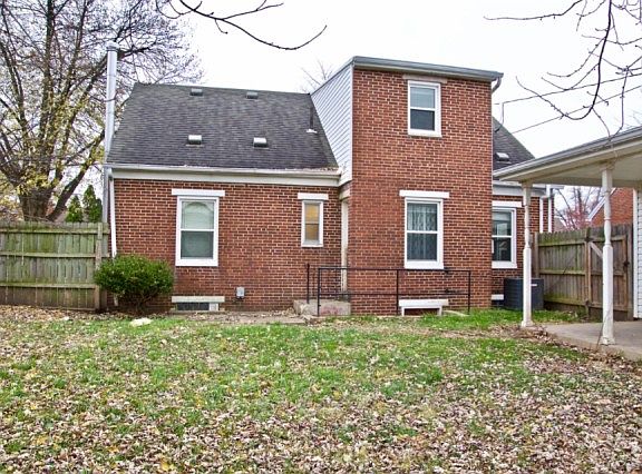 3rd image of 321 Wayne Dr