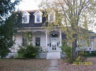921 9th St, La Salle, IL 61301