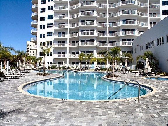 3rd image of 2 Oceans West Blvd APT 1800