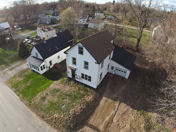 4th image of 161 Waverly Avenue