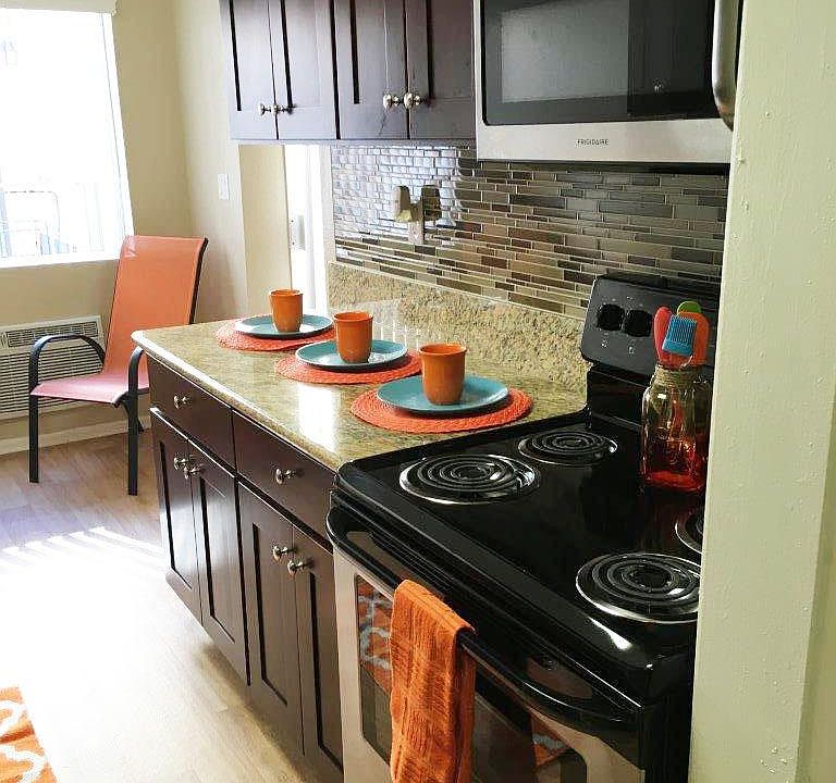 1st image of 425 Lime Ave