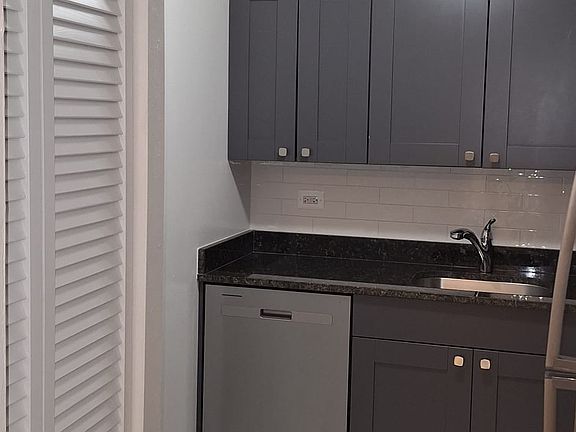 3rd image of 3825 N Pine Grove Ave #401-4