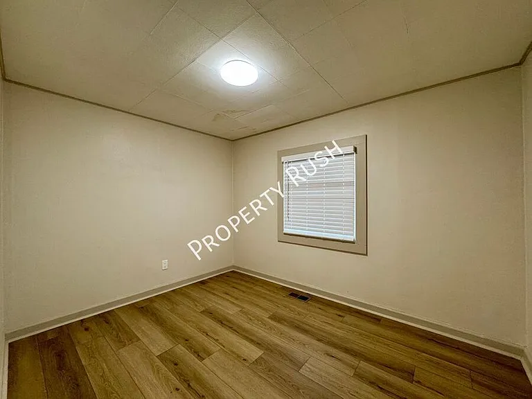 975 Beason Dr — Photo 10