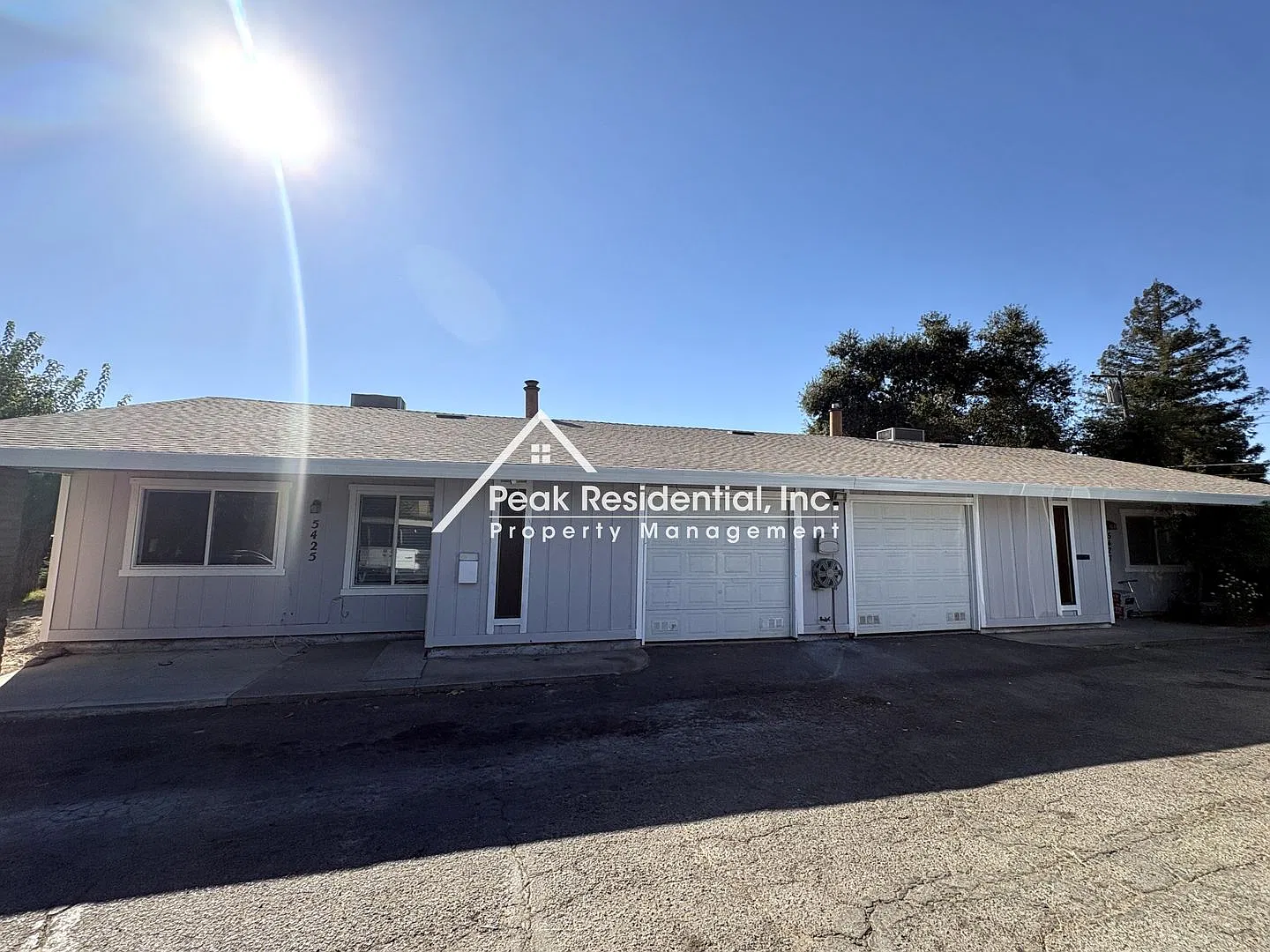 Spacious Foothill Farms 2bd/1ba Duplex with 1 Car Garage — Photo 3